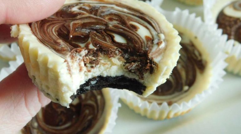 Skinny Oreo Cheesecake - Slender Kitchen