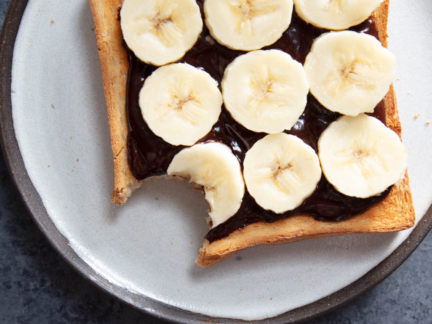 chocolate hazelnut toast with bananas