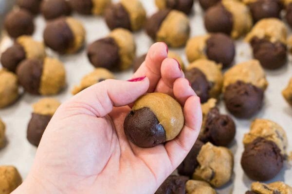 How to make a brookie mash cookies and brownies together