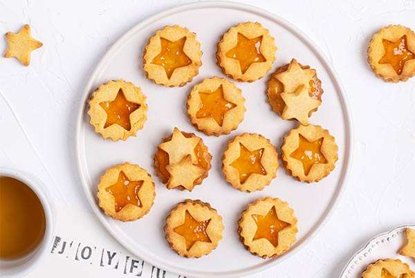 Linzer Cookies with Apricot Jam
