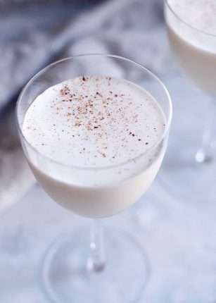 Brandy and cream cocktail